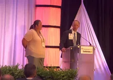 Besides the show and conferences, AmericanHort also organized an event where new board members were recognized. In this picture: Tom Hughes recognizes Immediate Past Chairwoman Susie Raker-Zimmerman.
